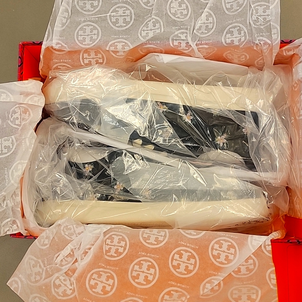 Tory Burch sneaker black size 8.5